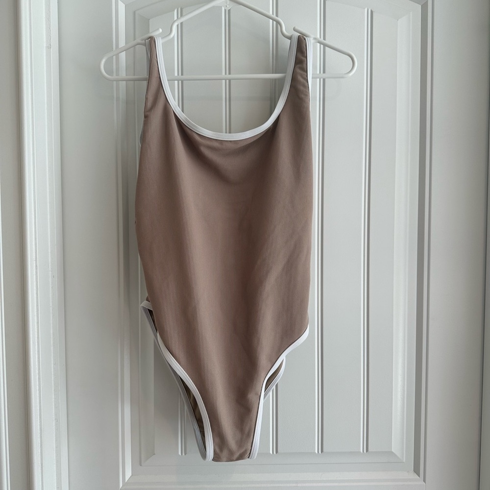 Lain Snow one piece Large in color Sand